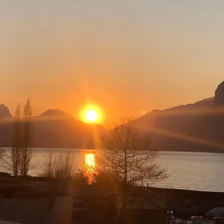 Luxurioeses Galerie-penthouse Direkt Am Walensee Apartamento Unterterzen